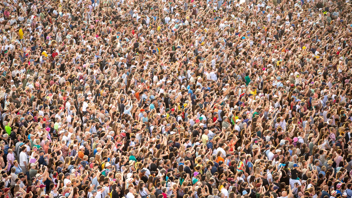 Foule devant une scène du Paléo Festival